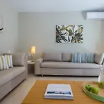 Club Ξενοδοχείο 4*