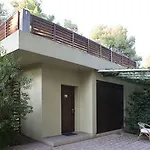 Club Ξενοδοχείο 4*