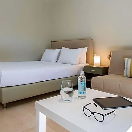 Club Hotel