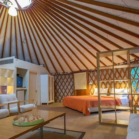 Club Hotel